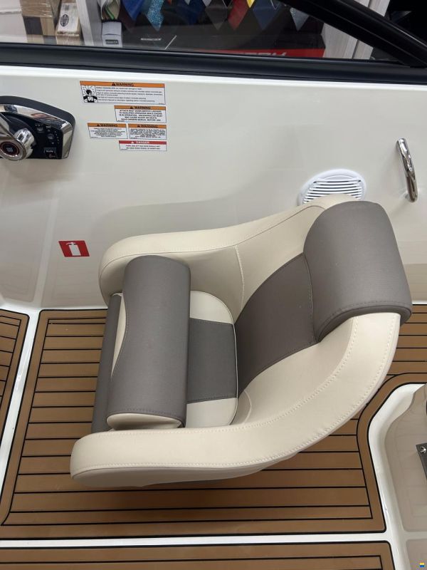 Bayliner VR5 Cuddy Europe OB