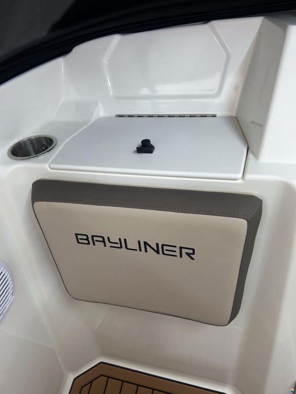Bayliner VR5 Cuddy Europe OB