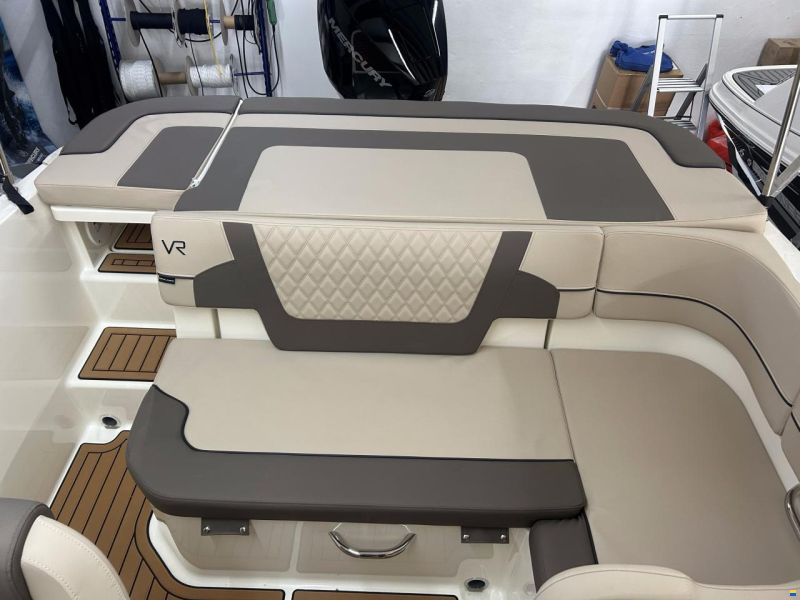 Bayliner VR5 Cuddy Europe OB