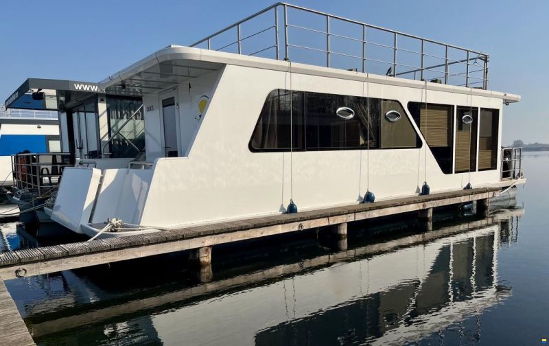 Schwimmende Ferienwohnung auf der Müritz
