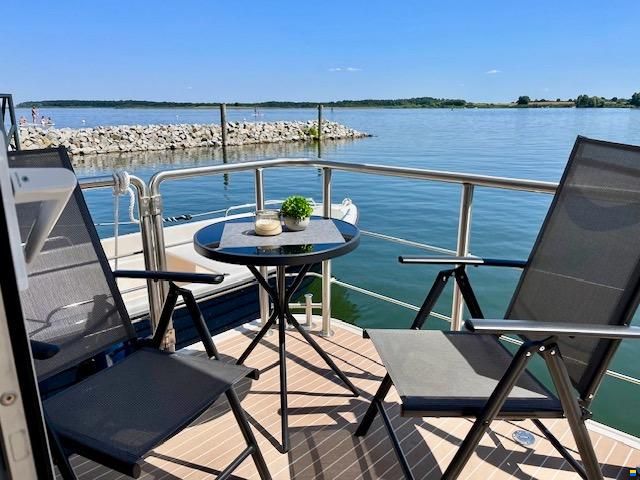 Schwimmende Ferienwohnung auf der Müritz