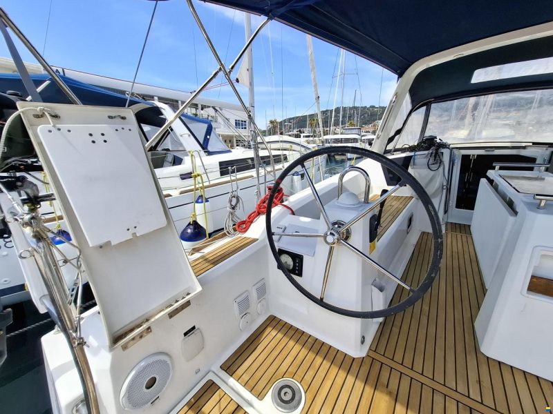Beneteau Oceanis 38.1