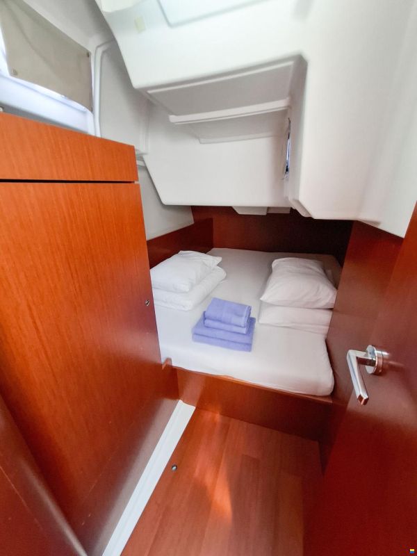 Beneteau Oceanis 38.1