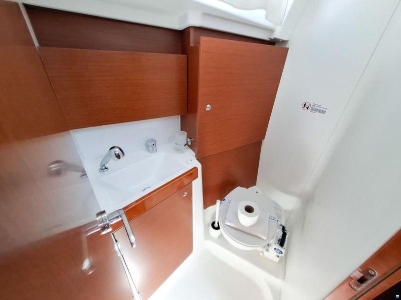 Beneteau Oceanis 38.1