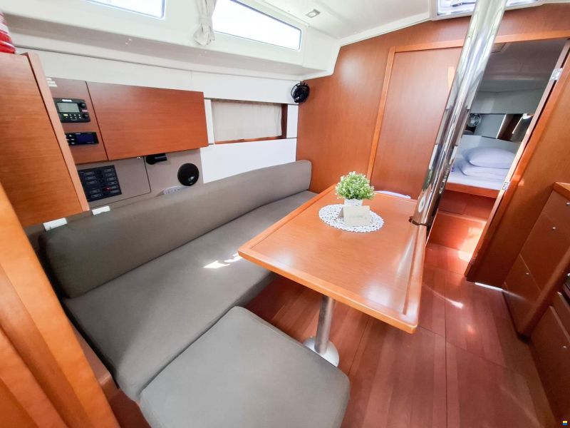 Beneteau Oceanis 38.1