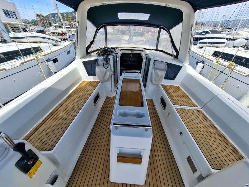 Beneteau Oceanis 38.1