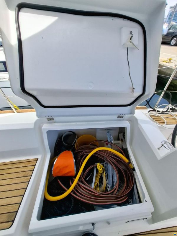 Beneteau Oceanis 38.1
