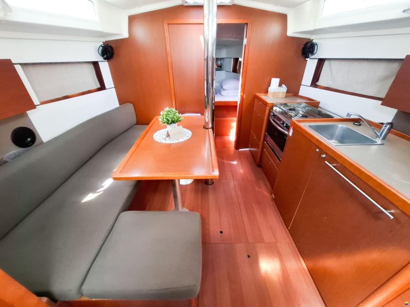 Beneteau Oceanis 38.1