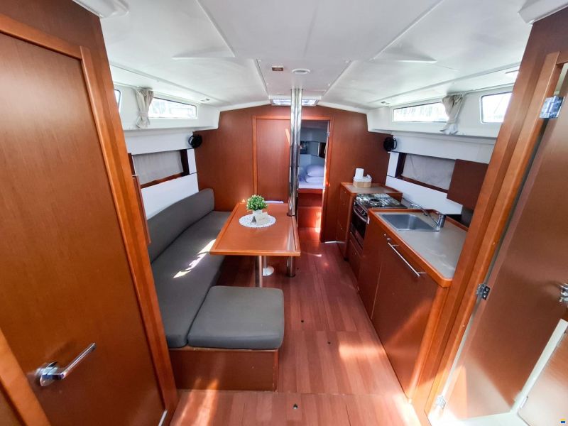 Beneteau Oceanis 38.1