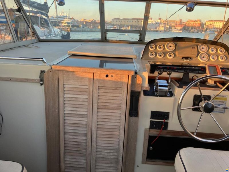 Boston Whaler 27 Full Cabin