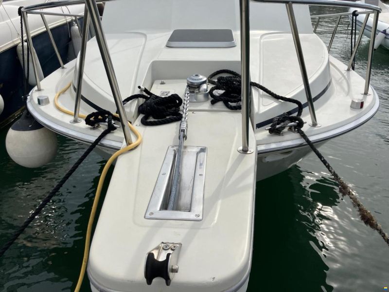 Boston Whaler 27 Full Cabin
