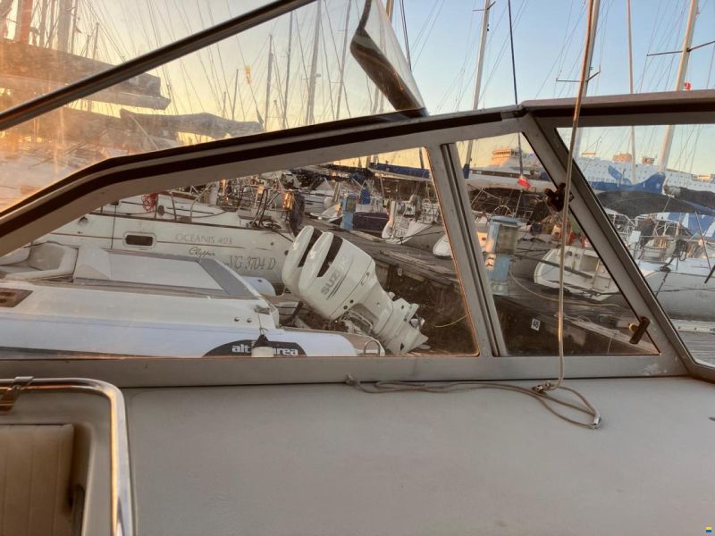 Boston Whaler 27 Full Cabin