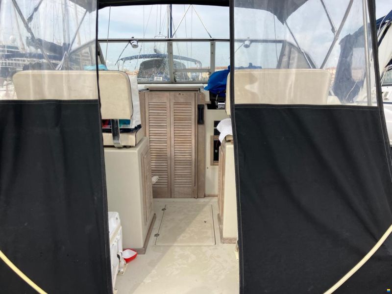 Boston Whaler 27 Full Cabin