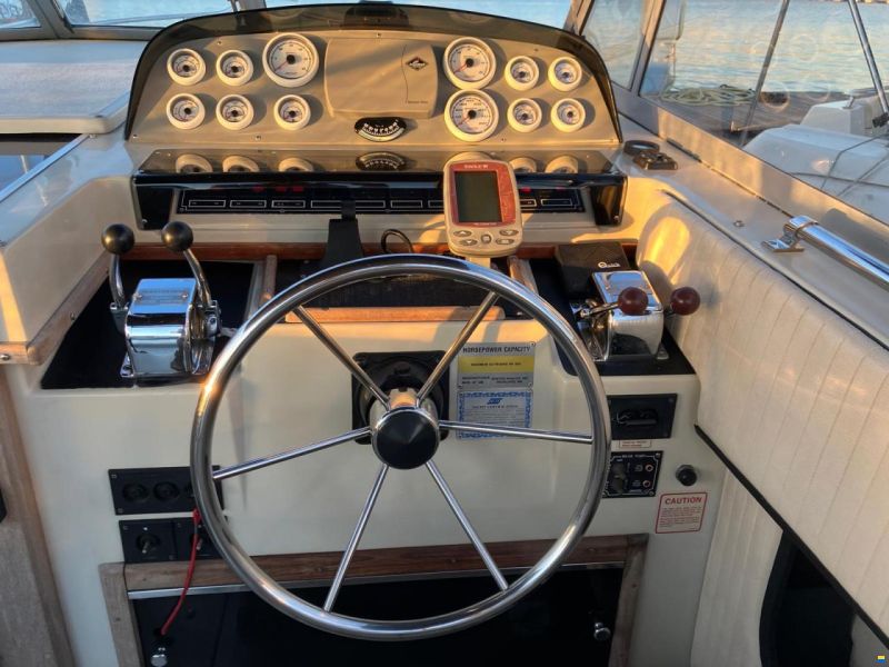 Boston Whaler 27 Full Cabin