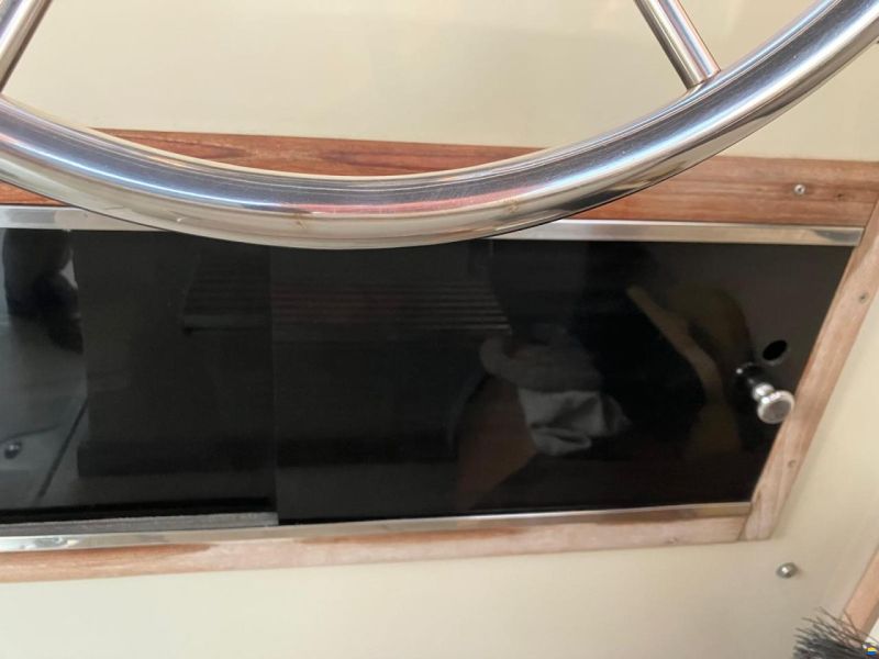 Boston Whaler 27 Full Cabin