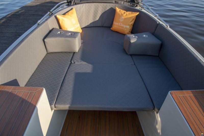 Lago Amore 570 Tender