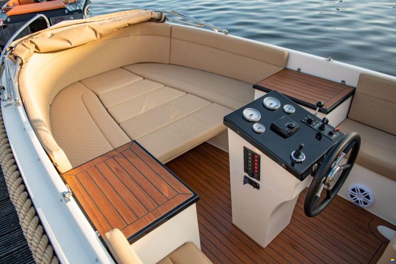 Lago Amore 633 Tender