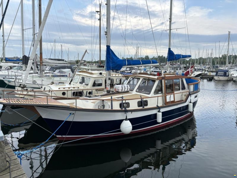 Nauticat 33