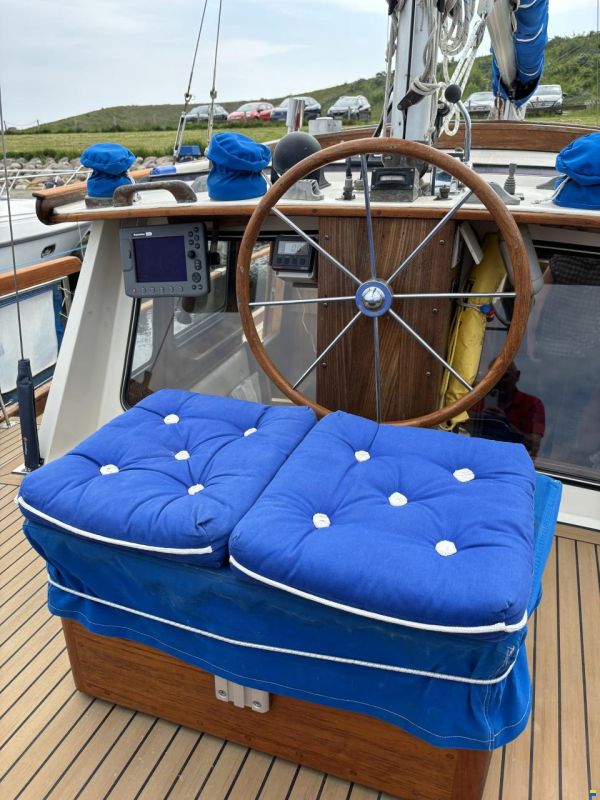 Nauticat 33