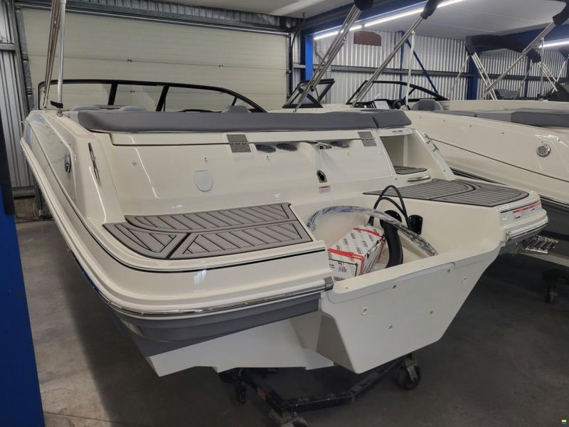 Bayliner VR5 Outboard