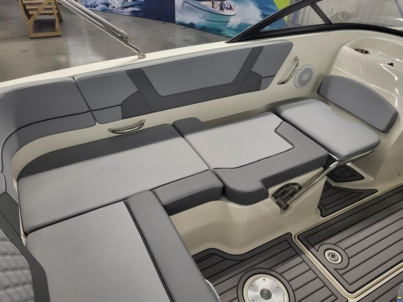 Bayliner VR5 Outboard