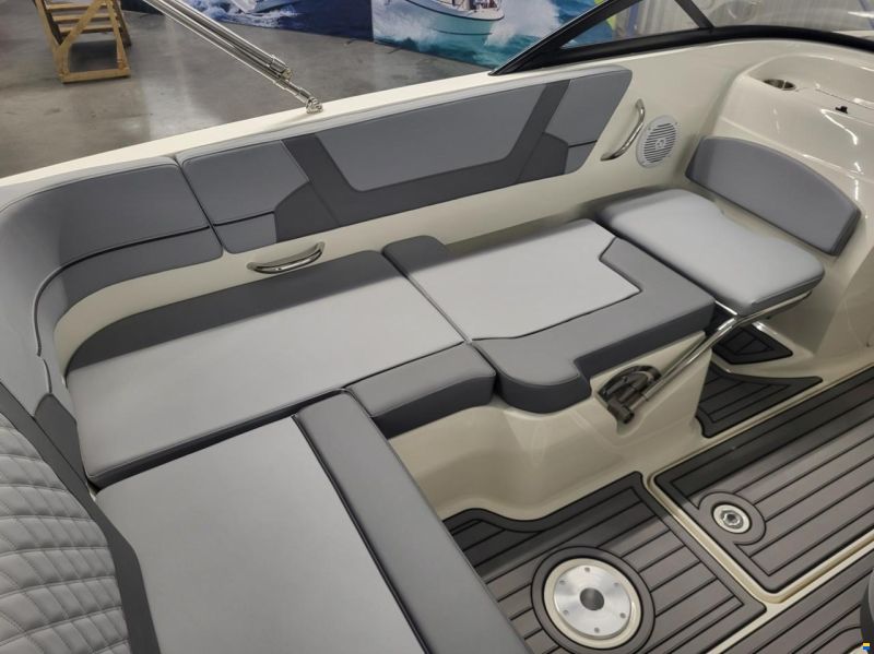 Bayliner VR5 Outboard