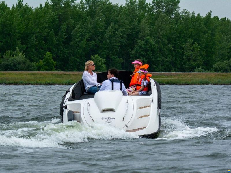 Oud Huijzer 580 Tender