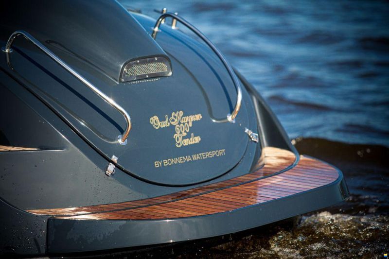 Oud Huijzer 600 Tender