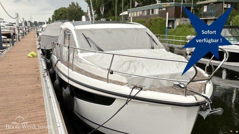 Sealine C 335