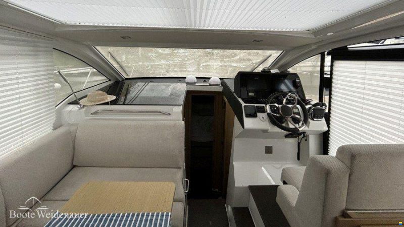 Sealine C 335