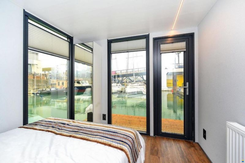 La Mare Apartboat XL Houseboat