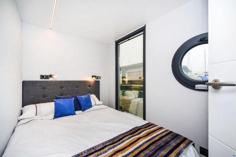 La Mare Apartboat XL Houseboat