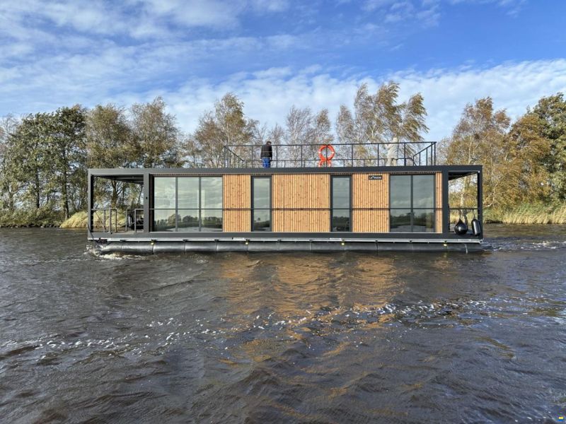 La Mare Modern 15 Houseboat