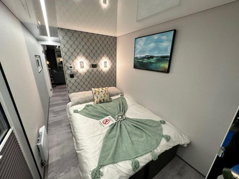 La Mare Modern 15 Houseboat