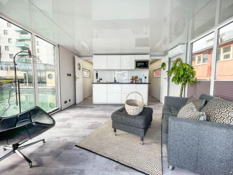 La Mare Modern 15 Houseboat