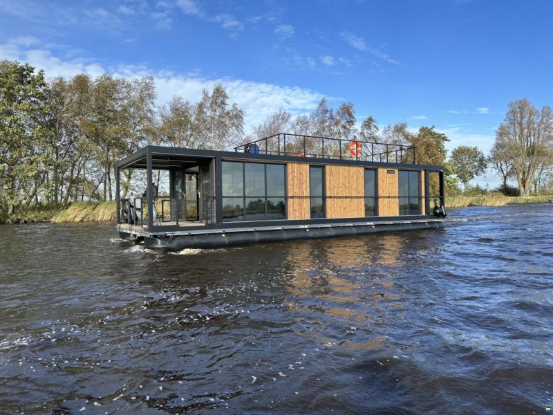 La Mare Modern 15 Houseboat