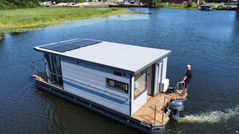 La Mare Canalboat 4 Houseboat