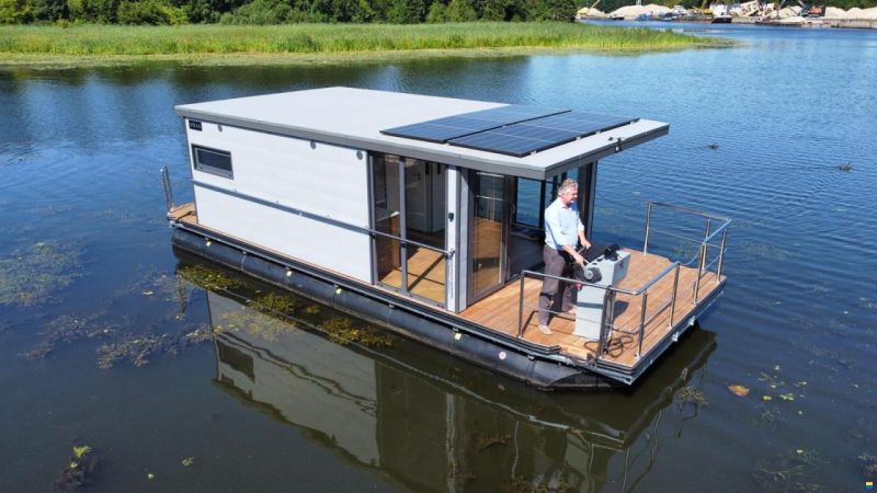 La Mare Canalboat 4 Houseboat