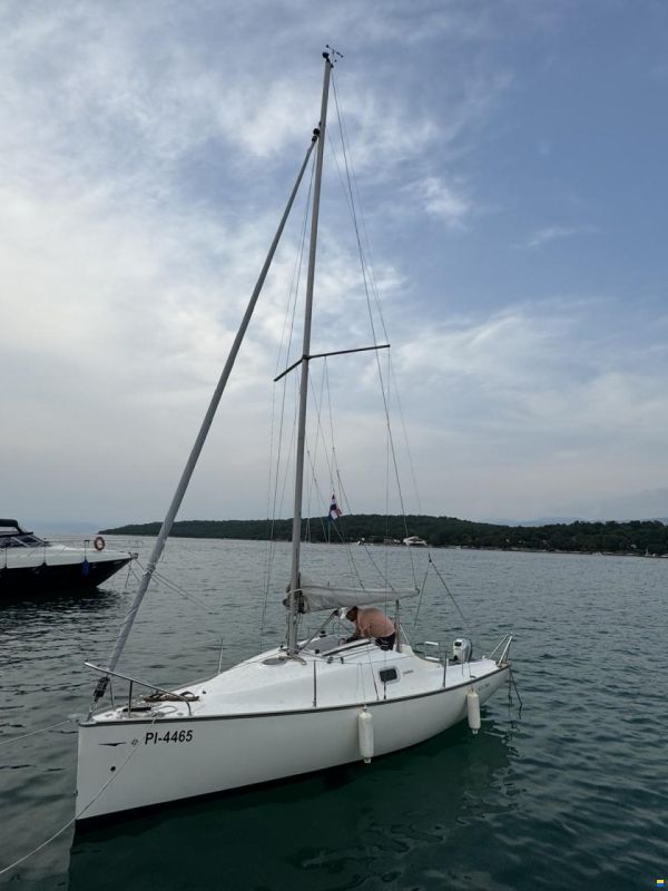 Jeanneau Sun 2000 sailboat image