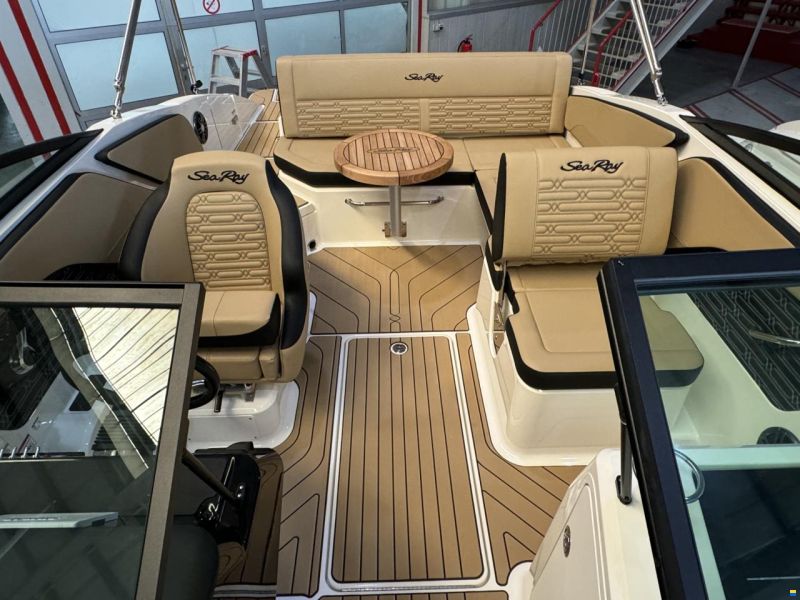 Sea Ray 210 SPX