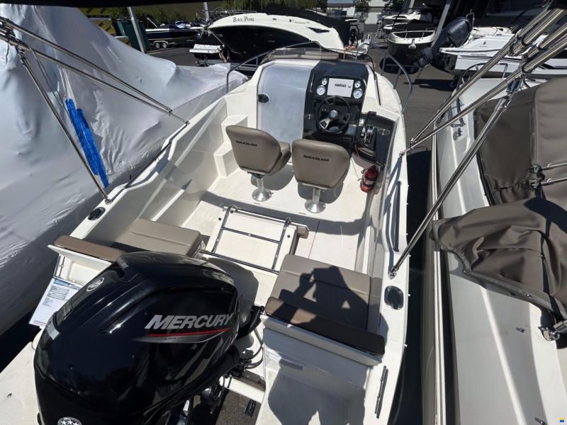 Quicksilver 555 Cabin