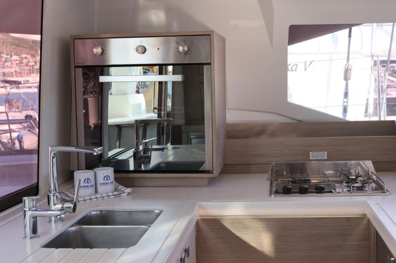 Fountaine Pajot Astrea 42