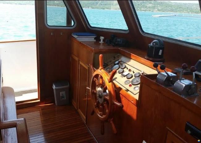 Grand Banks Alaskan 46 Trawler