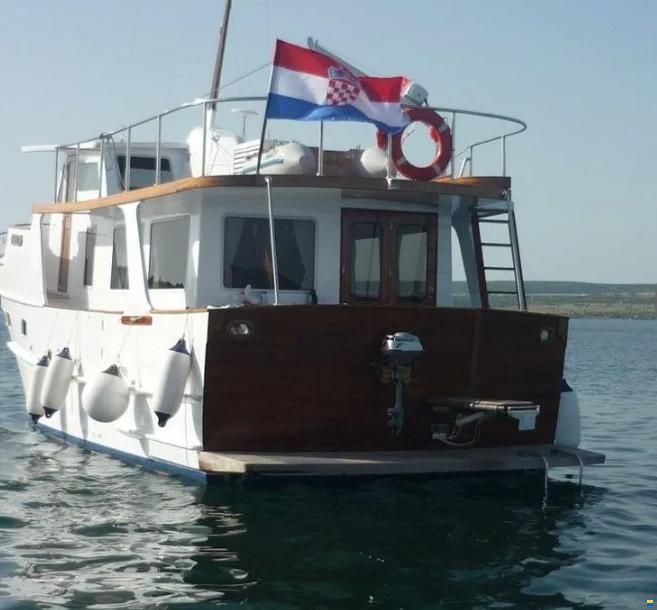 Grand Banks Alaskan 46 Trawler