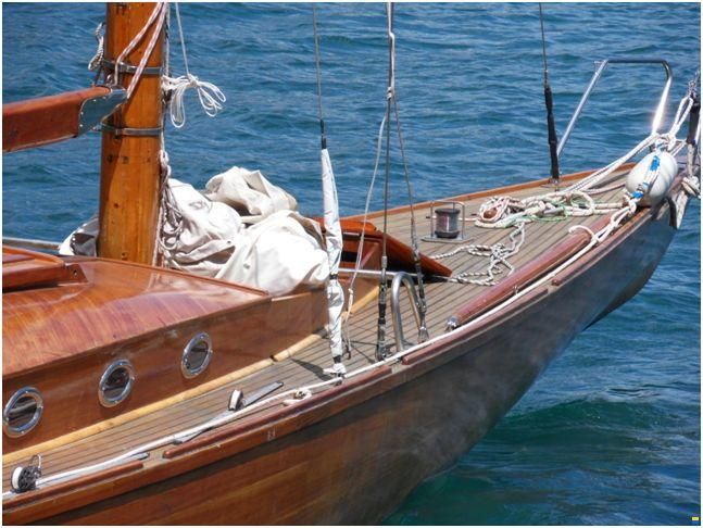 AL Custom Classic wooden boat