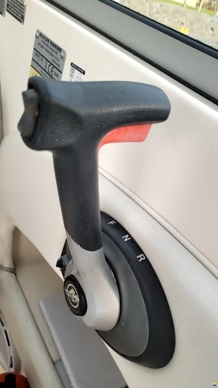 Maxum 2400 SC3