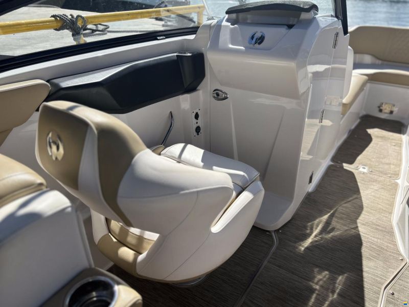 Scarab 255 Platinum