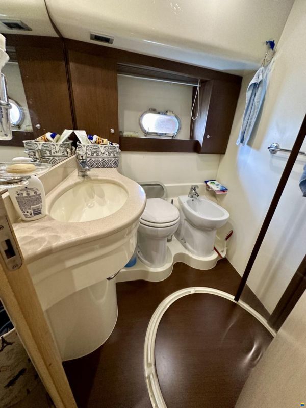 Ferretti 465,000