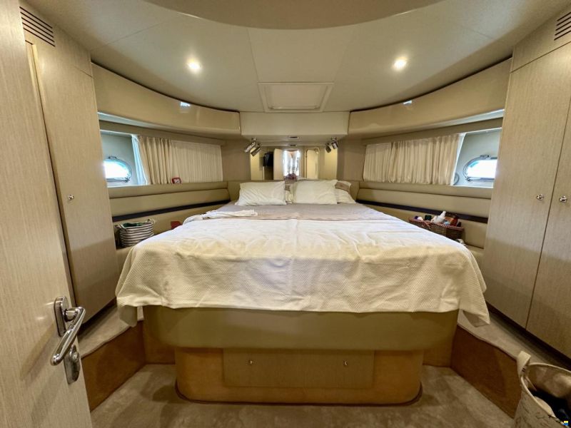 Ferretti 465,000