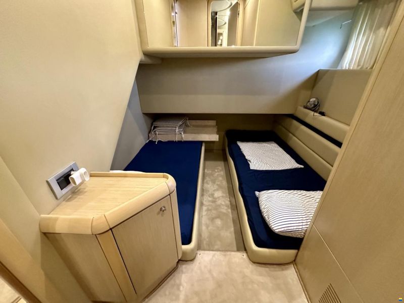 Ferretti 465,000